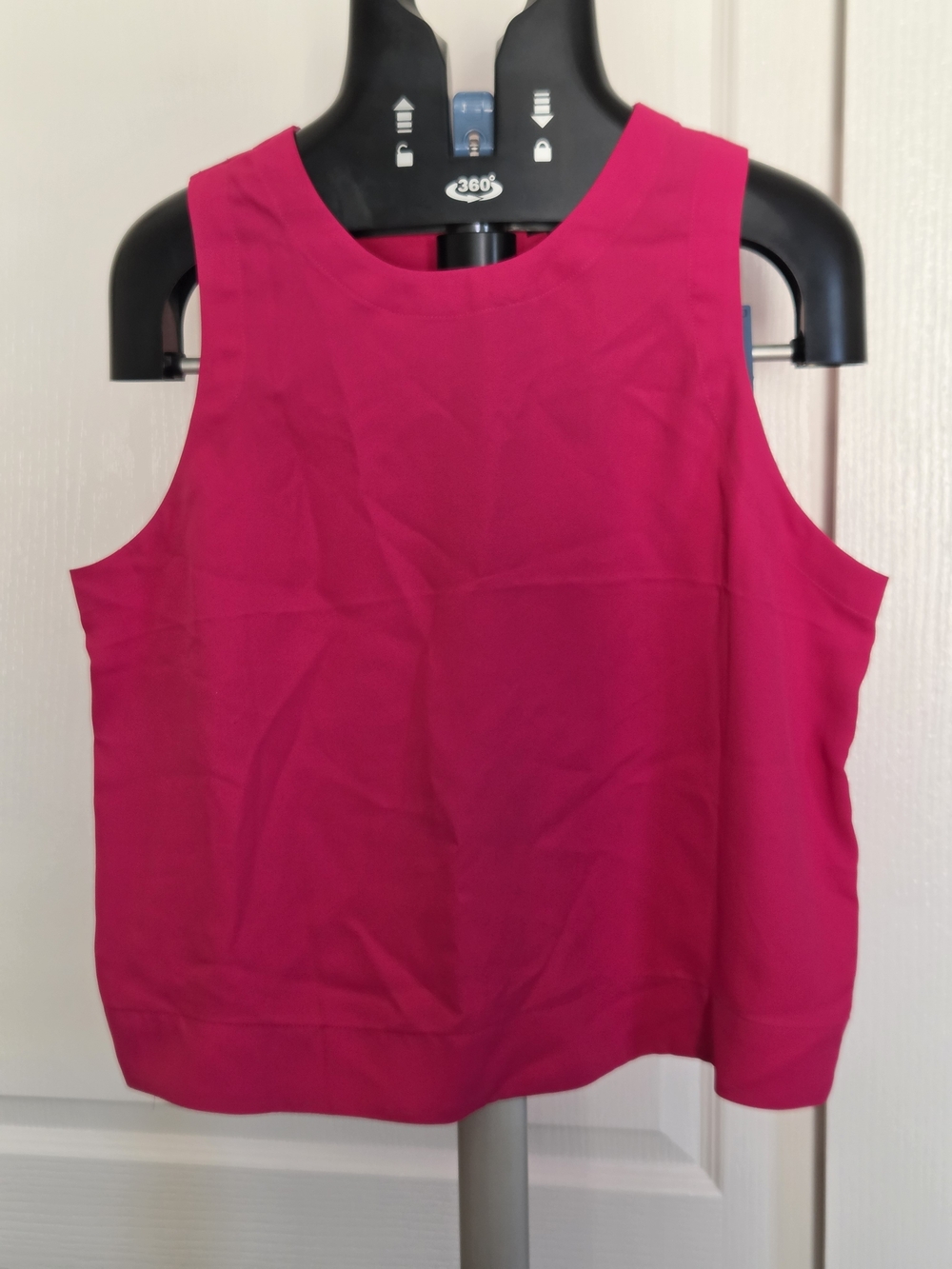 Express Women’s Bright Fuchsia Sleeveless Tank Top